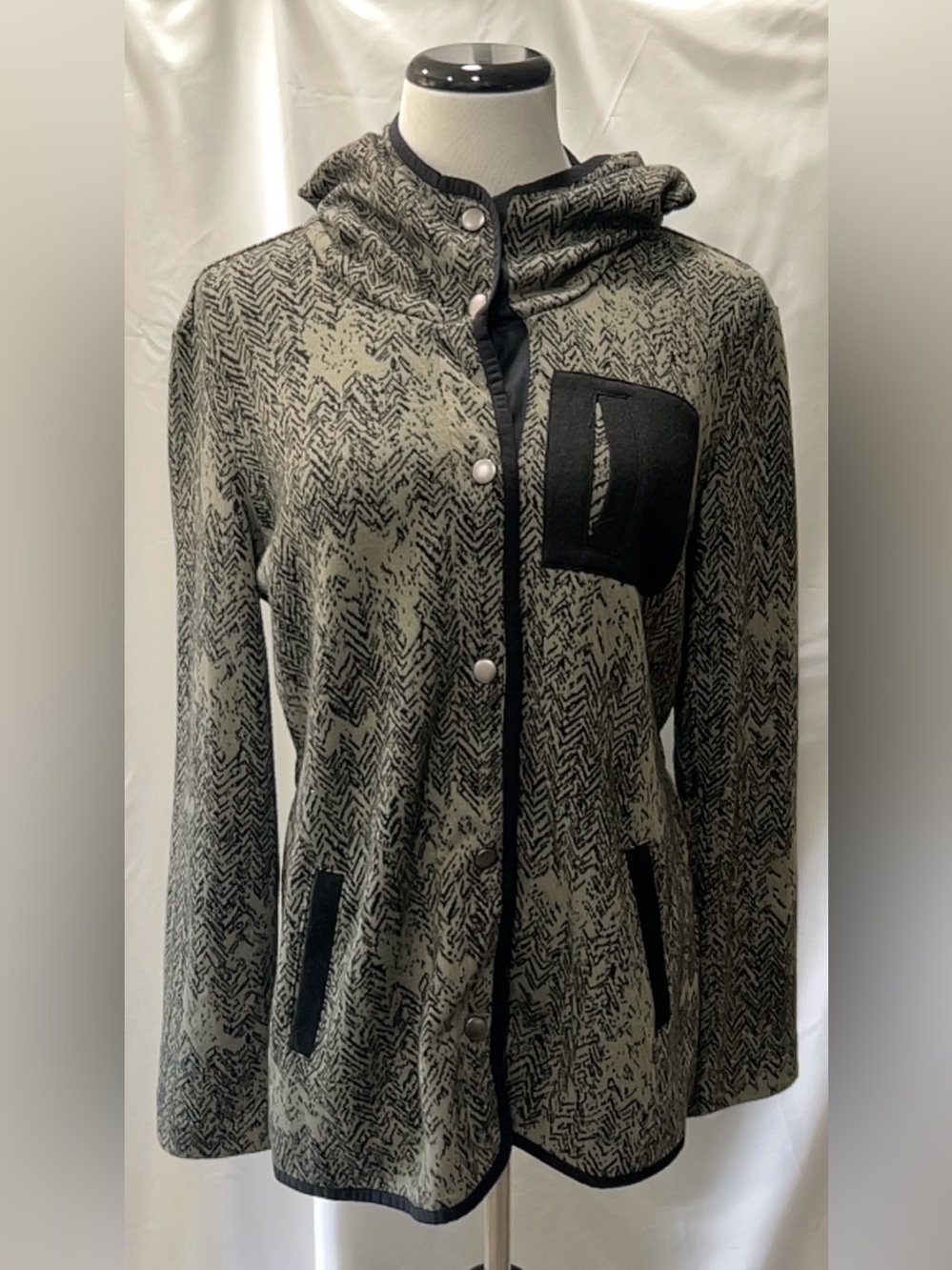 NIC+ZOE Women Size M Snap Front Jacket Hoodie Gray Black Abstract Knit Top